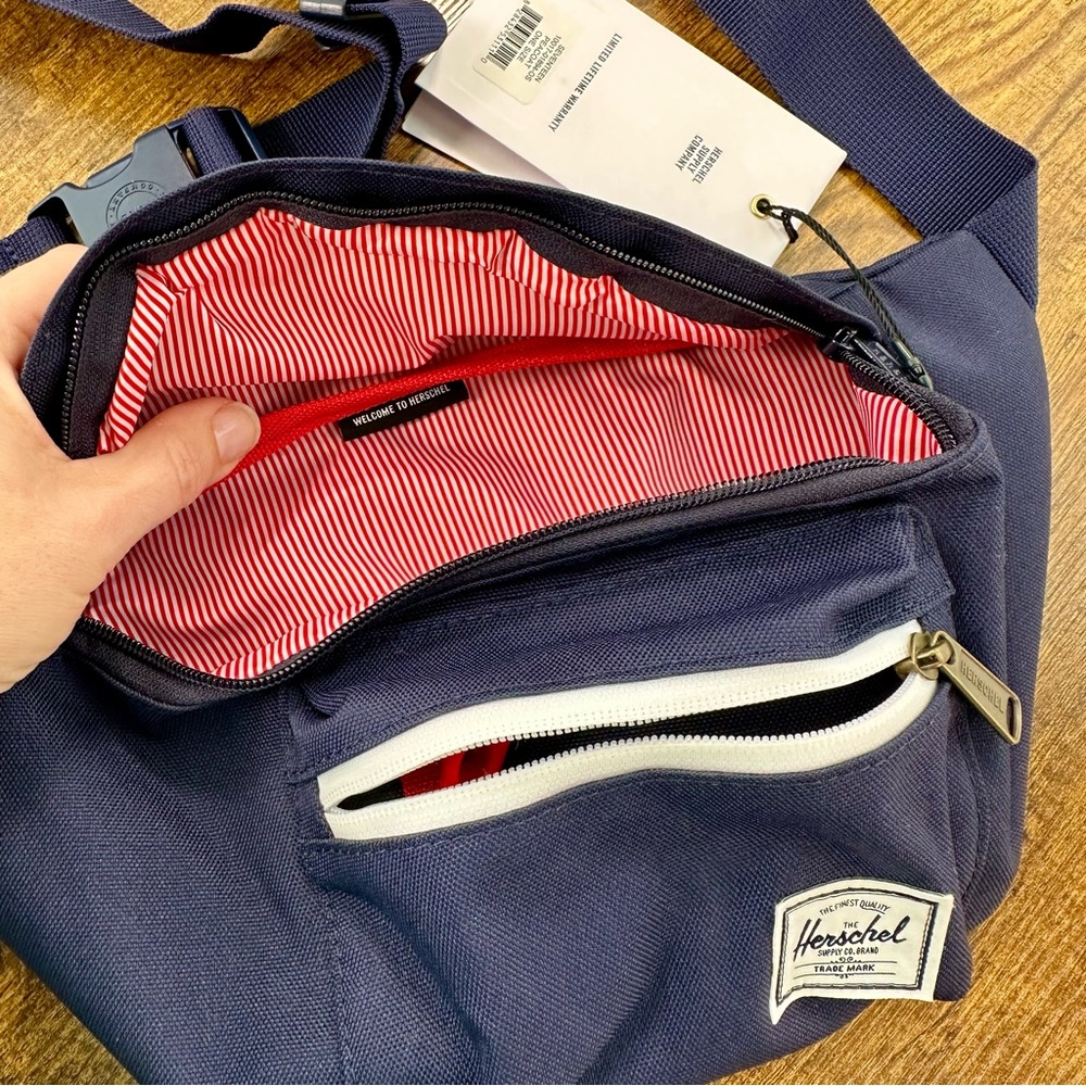 Herschel Supply Company Peacoat Navy Belt Bag NWT - Picture 4 of 15